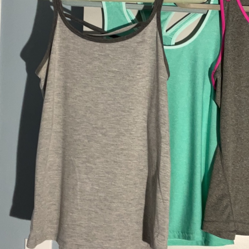 Fitness tops - Picture 3 of 11